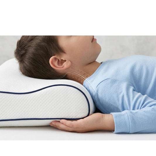 Cervicales et croissance : Pourquoi l’oreiller de votre enfant n'est pas un détail